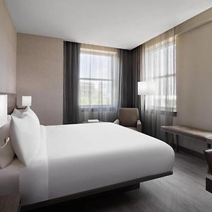 Corner King Room